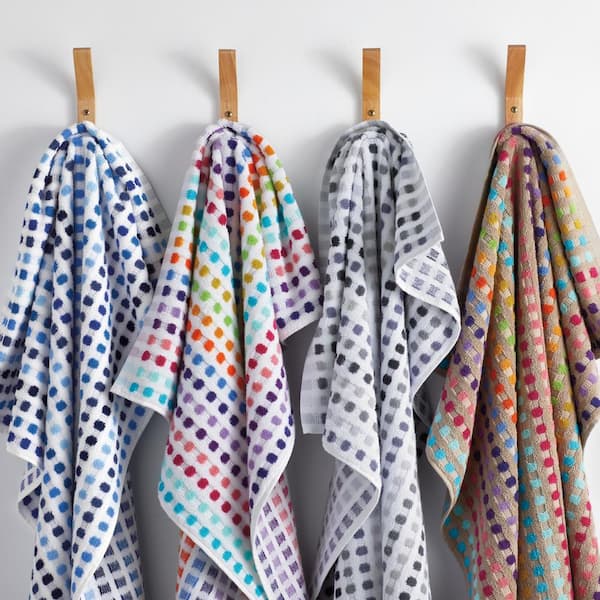 Polka dot store bath towels