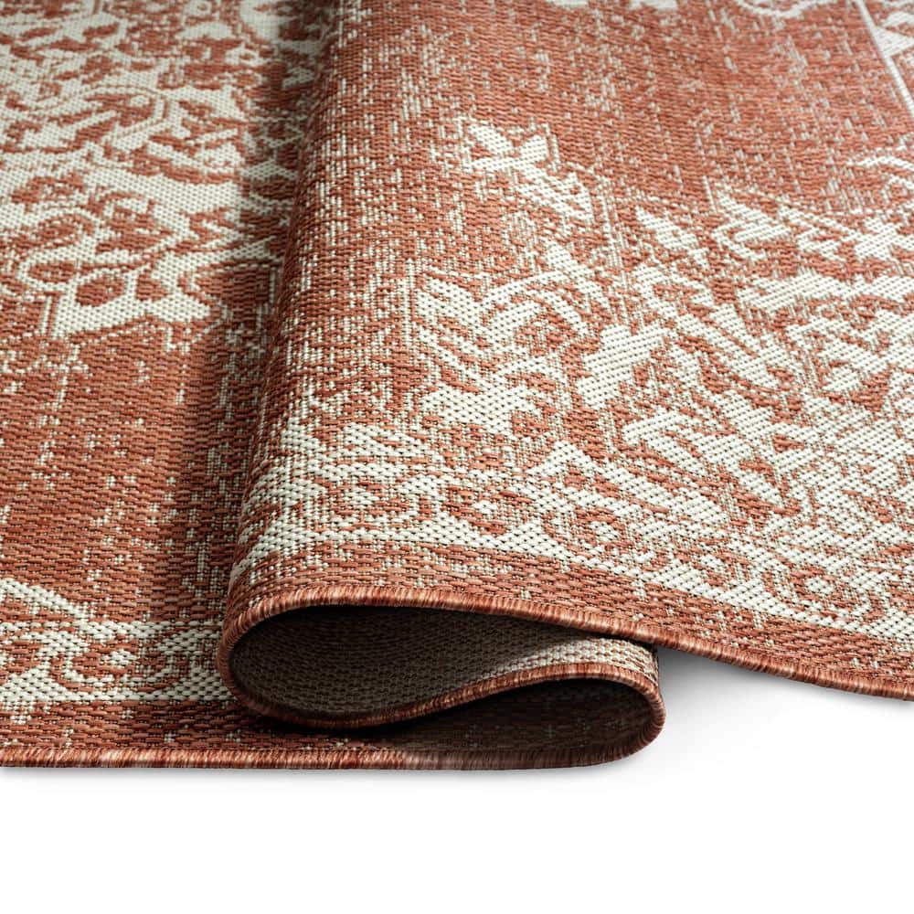 Reversible Rust Medallion 5' x 7' Synthetic Easy-Care Area Rug