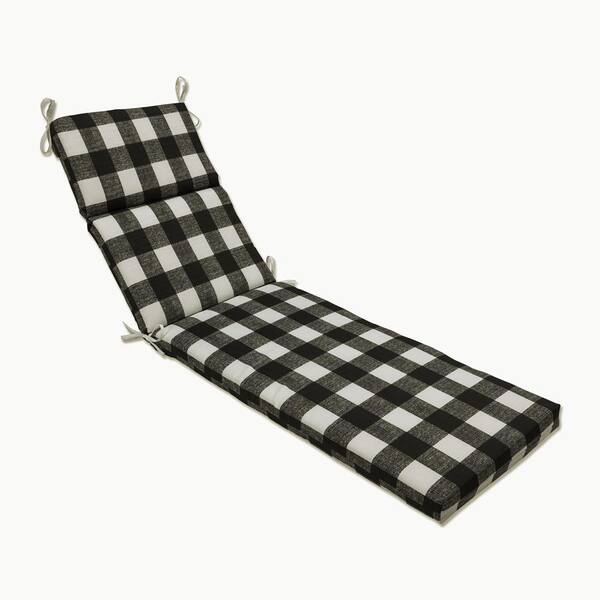 Pillow Perfect 21 x 28.5 Outdoor Chaise Lounge Cushion in Black/White ...