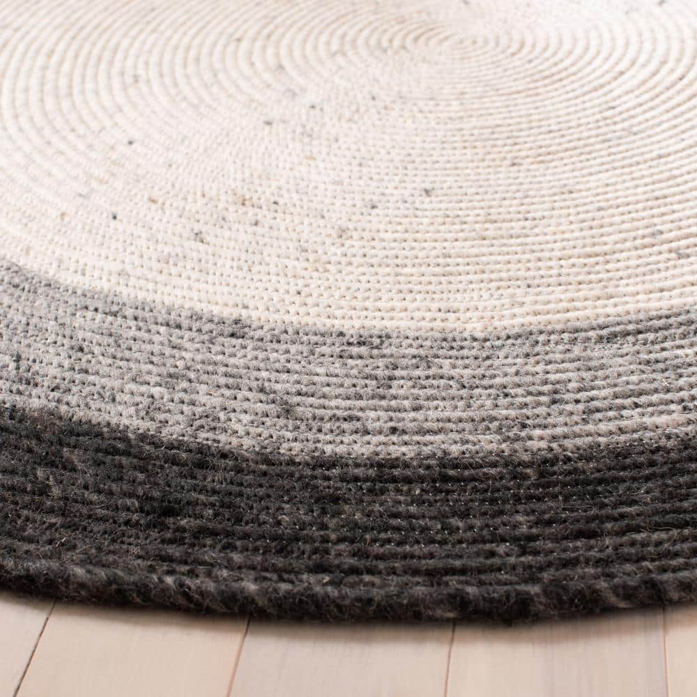 Handwoven Grey/Ivory Braided Wool 6' Round Area Rug