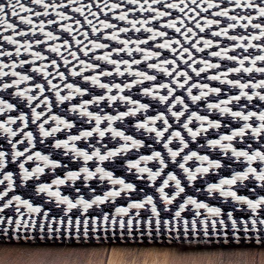 Ivory and Black Hand-Woven Cotton Wool Montauk Area Rug