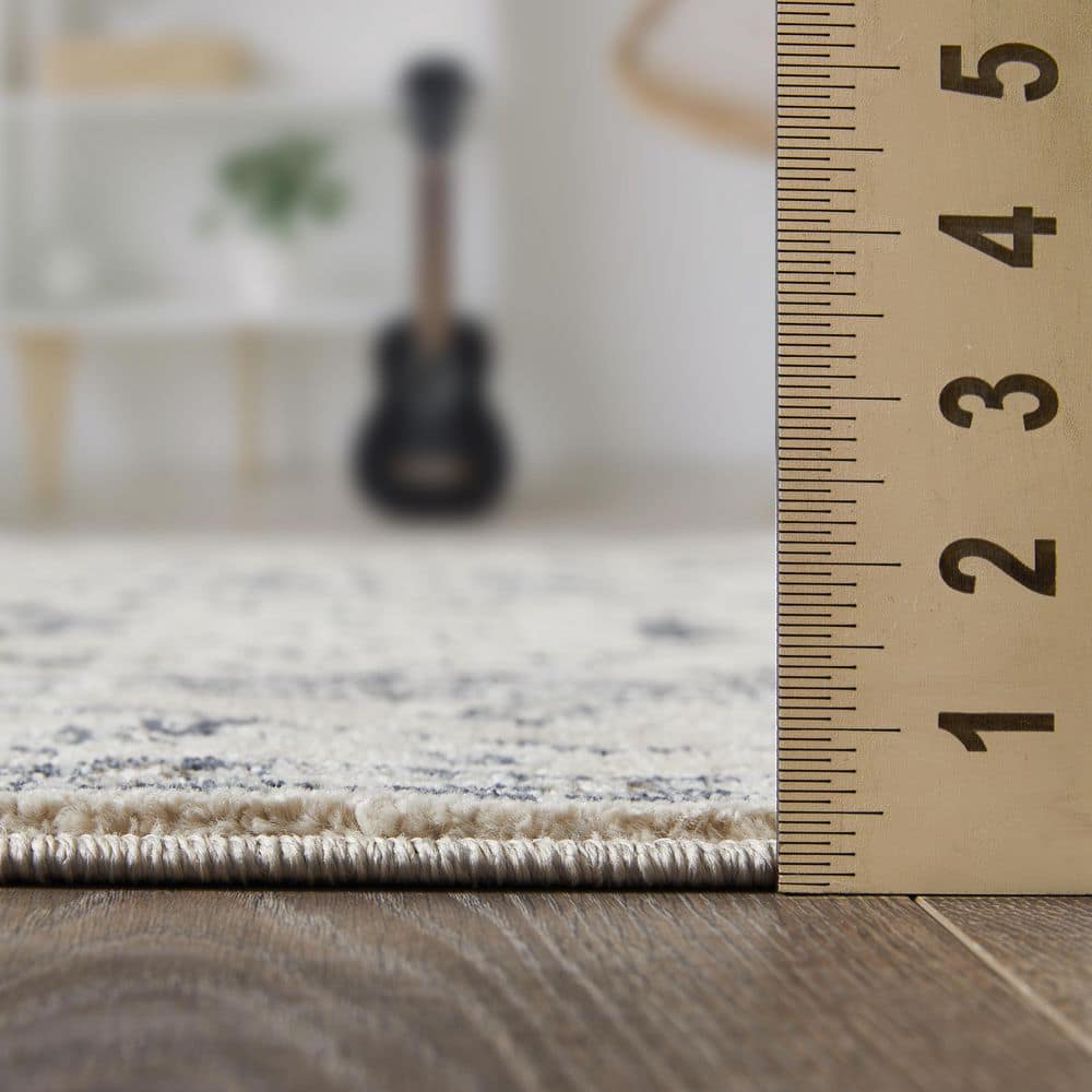 Gray and Ivory Floral Synthetic 4' x 6' Area Rug