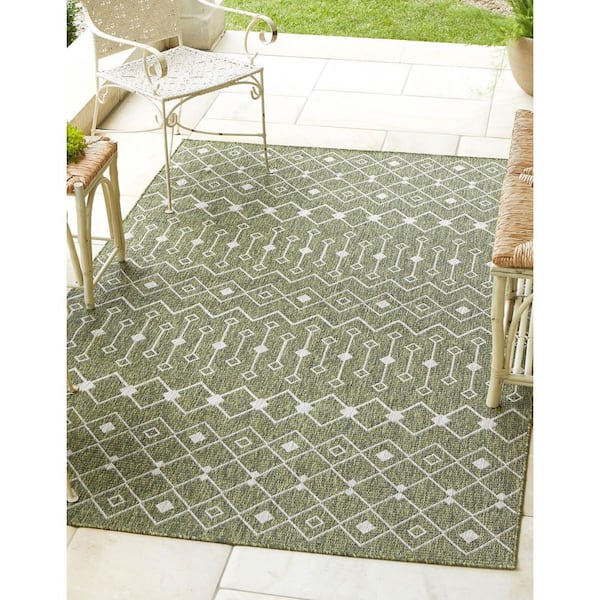 Green/Gray Tribal Trellis Outdoor 9 ft. x 12 ft. Area Rug
