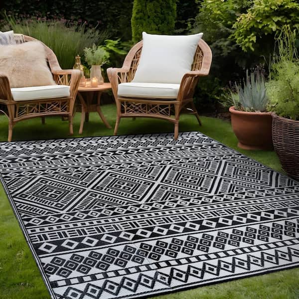 Lightweight White Black 10 ft. x 14 ft. Moroccan Washable Trellis Reversible Indoor Outdoor Area Rug