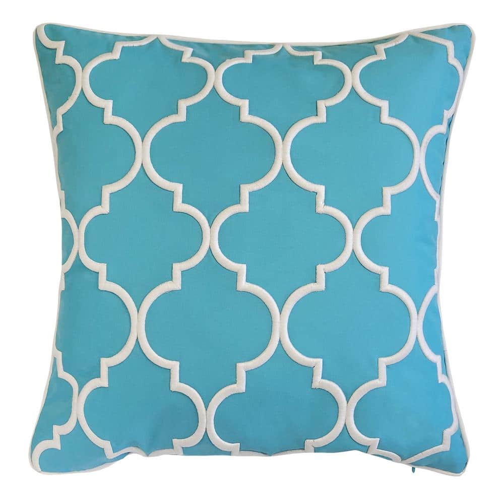 Aqua/White Oversized Embroidered Quarterfoil Indoor/Outdoor 20 x 20 Decorat