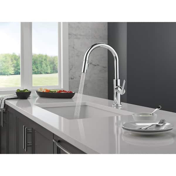 Delta Nicoli Single Handle Pull Down Sprayer Kitchen Faucet in
