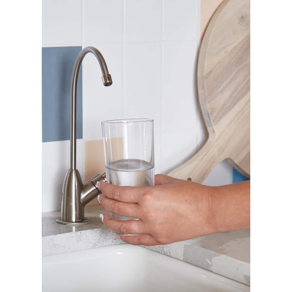 https://images.thdstatic.com/productImages/eb4f2b64-19b4-45d2-b03d-91dd5a0fa93b/svn/white-ge-reverse-osmosis-systems-gxrv40tbn-44_1000.jpg