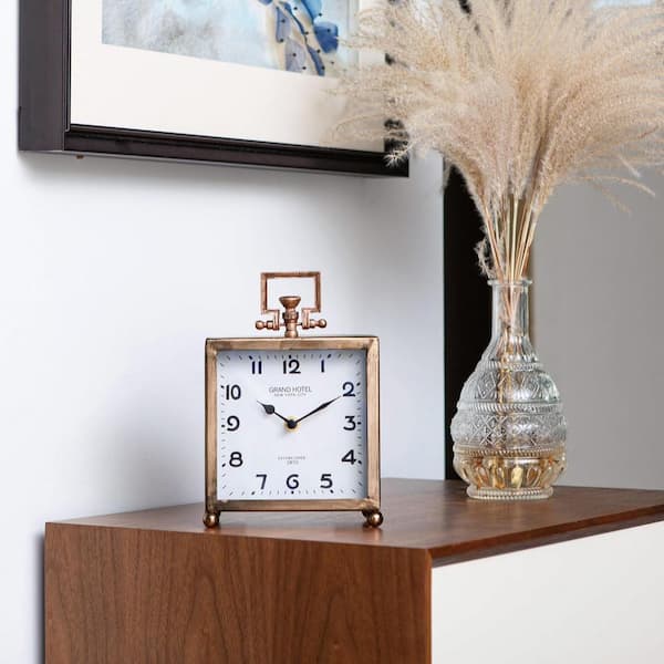 Metal mantle/shelf quartz clock. shops