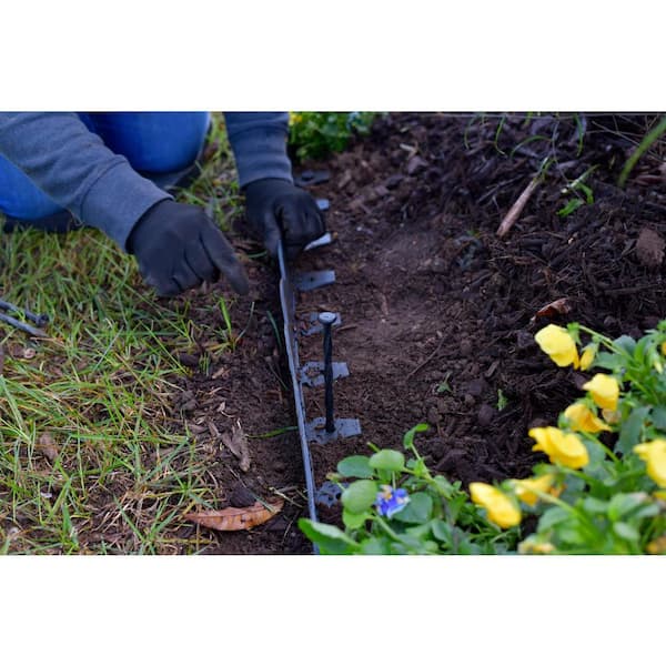 EasyFlex® 20' No-Dig Scallop Landscape Edging - Red Wood Grain EasyFlex® 20' No-Dig Scallop Landscape Edging - Red Wood Grain