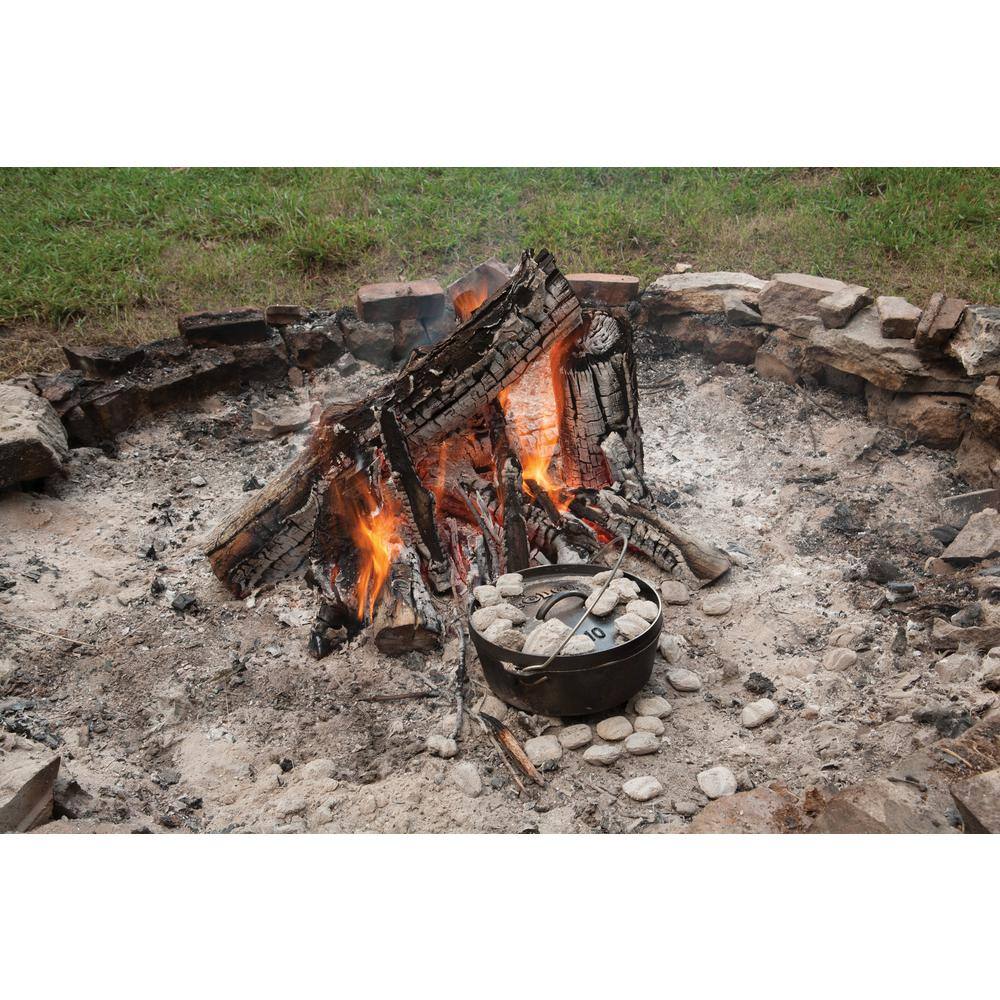 Black Cast Iron 8-Quart Camp Dutch Oven with Bail Handle