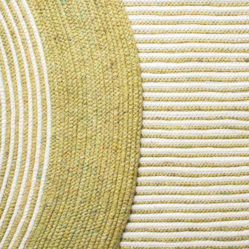 Handmade Green and Ivory Wool Oval Braided Area Rug 6' x 9'