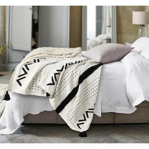 Avant Garde Black/White 50 in. x 60 in. Modern Boho Tufted Stripe Geometric Cotton Throw Blanket