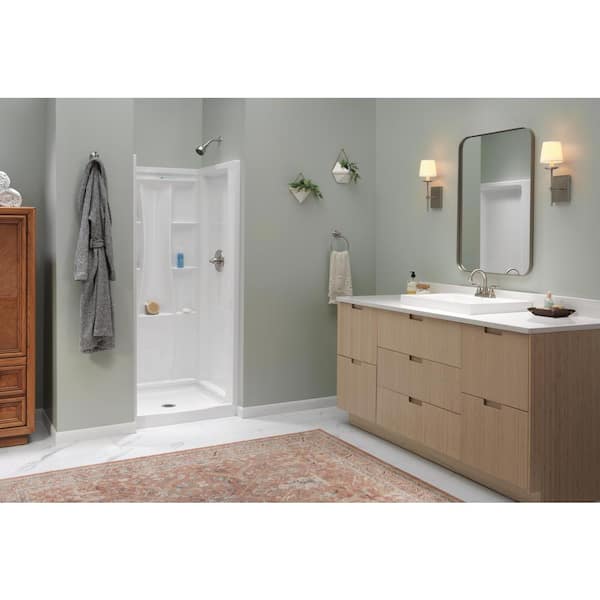 Classic 500 32 in. L x 32 in. W Alcove Shower Pan Base with Center Drain in High Gloss White