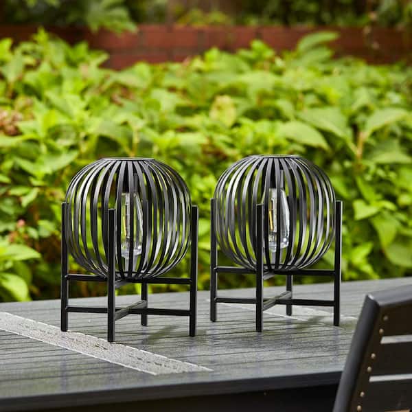 Glitzhome 11.50 in. H Black Metal Stripes Solar Powered