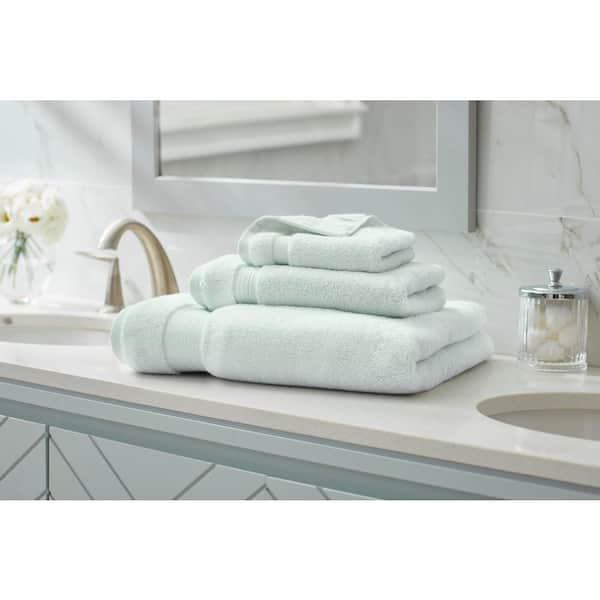 https://images.thdstatic.com/productImages/ebe3eb3f-3d86-481b-a701-5559c91a361f/svn/sea-breeze-green-home-decorators-collection-bath-towels-bt-sebrz-egytwl-40_600.jpg