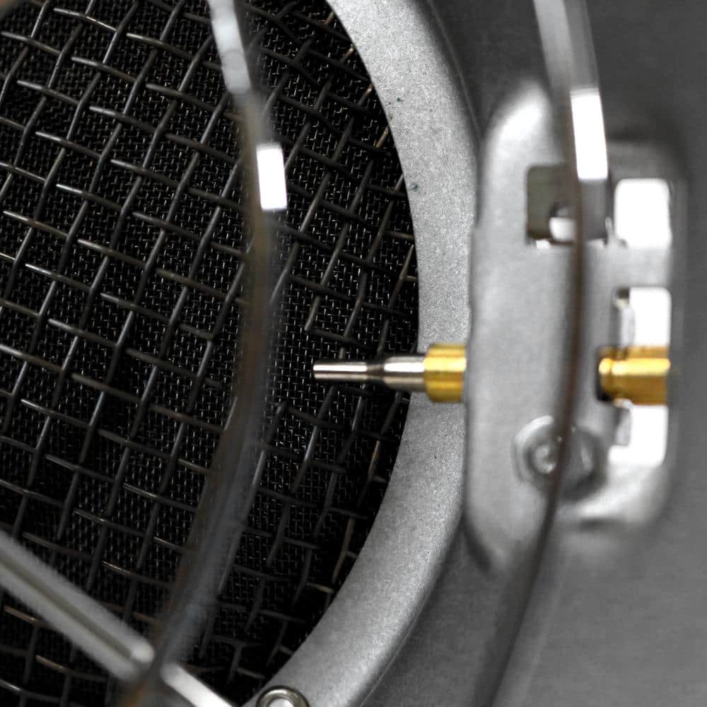 https://images.thdstatic.com/productImages/ebe68166-1157-479c-972d-8f84e7bd9b5f/svn/silver-mr-heater-propane-heaters-mhs15t-fa_1000.jpg