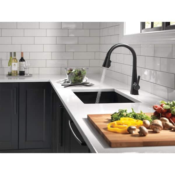 Delta Lenta Single-Handle Pull-Down Sprayer Kitchen Faucet with 