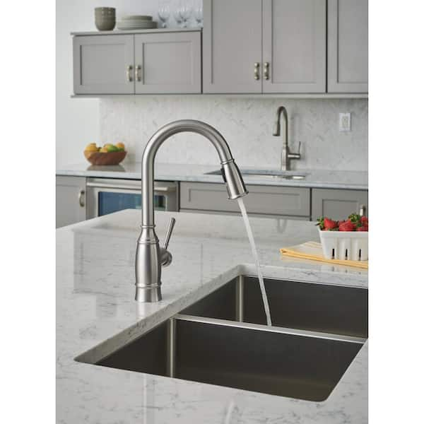 MOEN Noell 1-Handle Pull-Down Sprayer Kitchen Faucet with Reflex ...