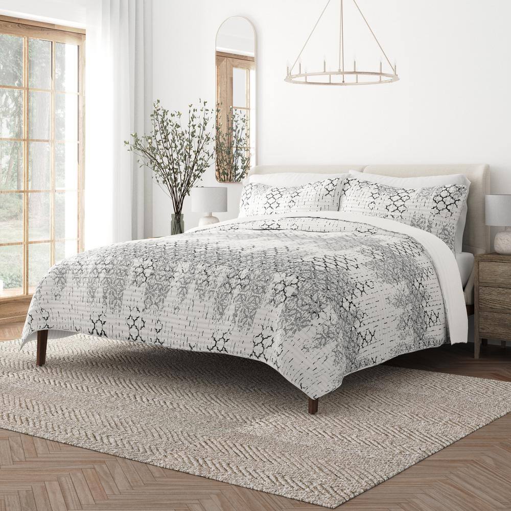 Light Gray Reversible Microfiber Full Quilt Set with Geometric Pattern