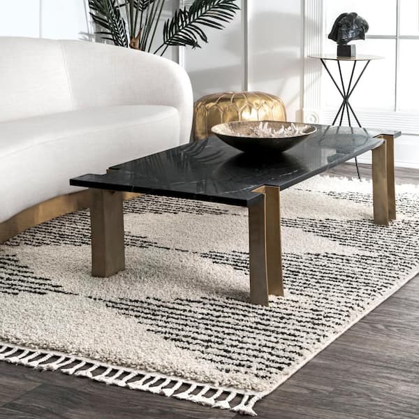 https://images.thdstatic.com/productImages/ec1ff69c-ec55-45e1-b6b8-d23d46730893/svn/off-white-nuloom-area-rugs-gcdi09a-r404-e1_600.jpg