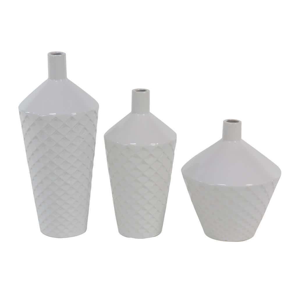 https://images.thdstatic.com/productImages/ec39d554-0eb0-523b-b9a4-58ed8950fcdf/svn/white-litton-lane-vases-74695-64_1000.jpg