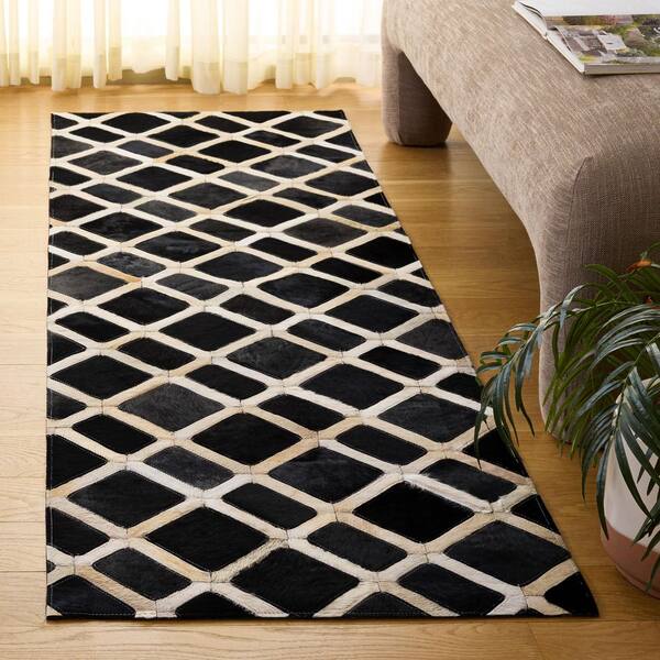 Studio Leather 2 ft. x 7 ft. Black/Ivory Trellis Runner Rug