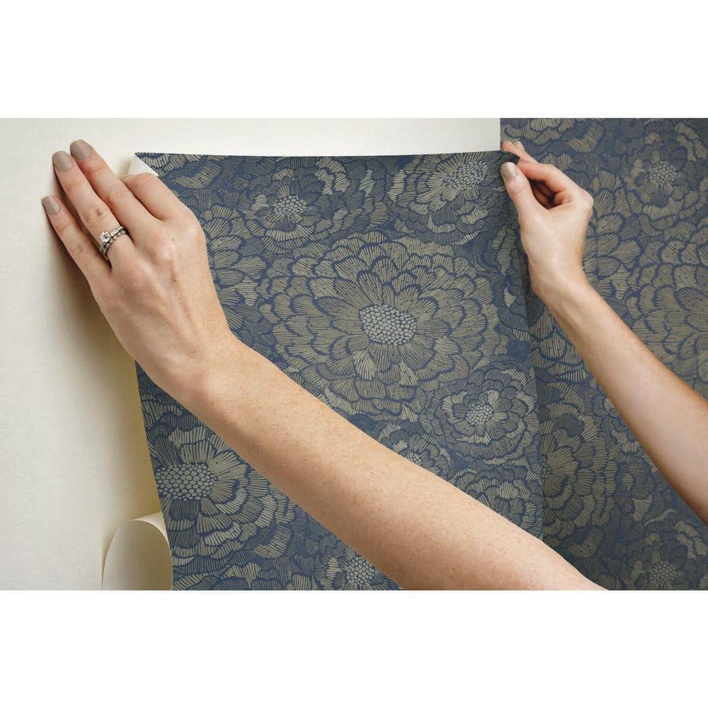 Old World Black and White Toile Wallpaper Roll