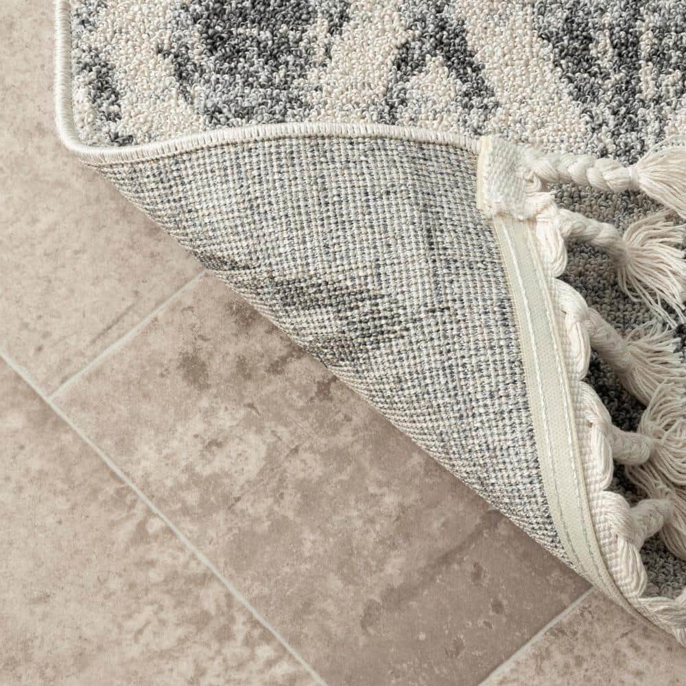 Gray Geometric Easy Care Synthetic Indoor/Outdoor Rug 4' x 6'