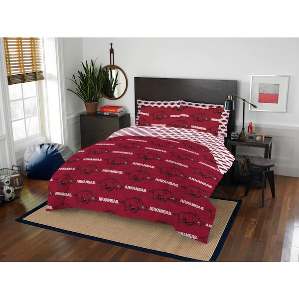 THE NORTHWEST GROUP 7-Piece Multi-Color NCAA Rotary ArkansasPolyester Queen Bed in Bag Set