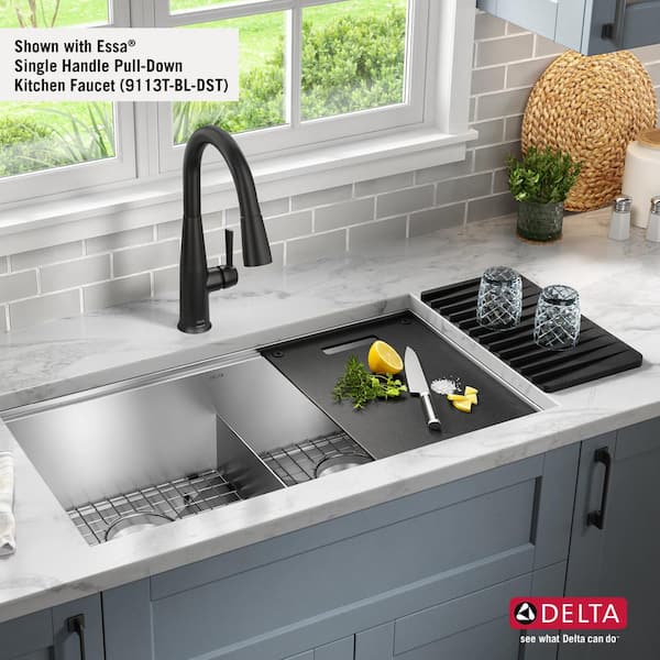 https://images.thdstatic.com/productImages/ec905a6f-6005-4fe7-870a-a267fcff893a/svn/stainless-steel-delta-undermount-kitchen-sinks-95b931-33d-ss-40_600.jpg
