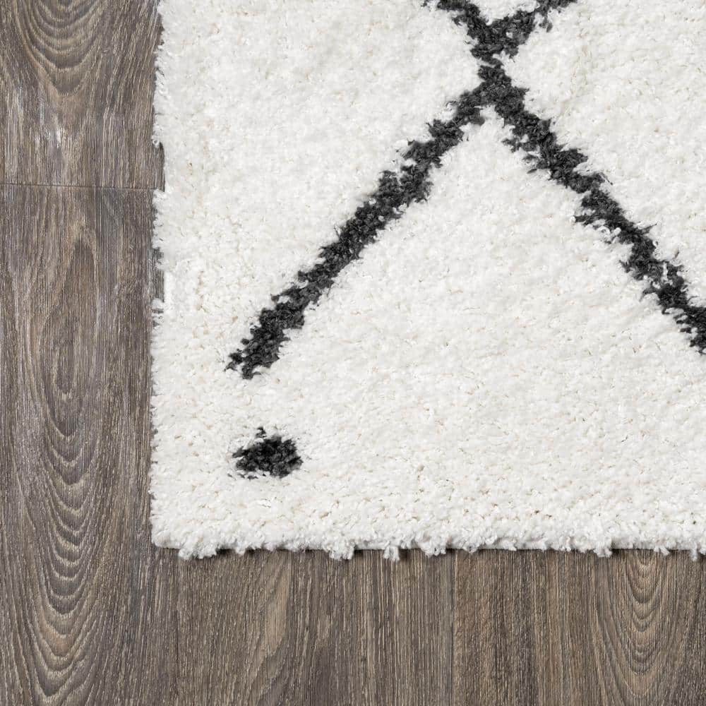 4' x 6' Black Diamond Shag Synthetic Area Rug