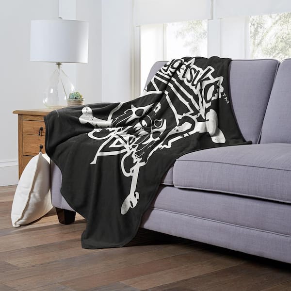 THE NORTHWEST GROUP Aggretsuko Heavy Metal Silk Touch Throw