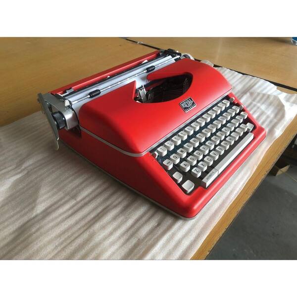 Royal Classic Manual Typewriter