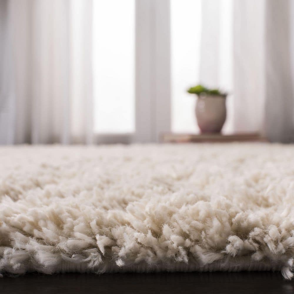 Cream 4' x 6' Plush Shag Area Rug