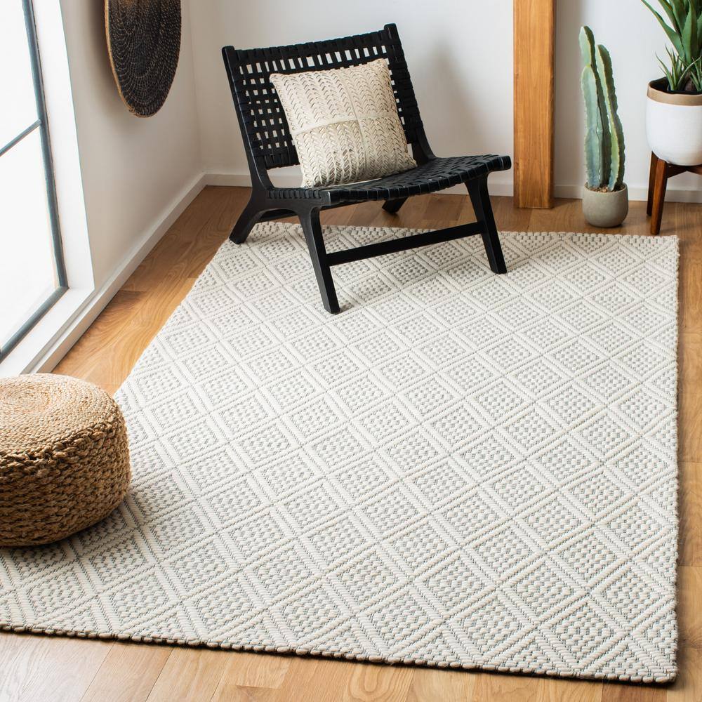 Elegant Ivory Geometric 6' Square Wool Area Rug
