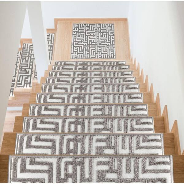 https://images.thdstatic.com/productImages/ed1b2b1b-84e1-4c31-bbd4-ad83a4bf714e/svn/gray-stair-tread-covers-stair-66b-gr-10-c3_600.jpg