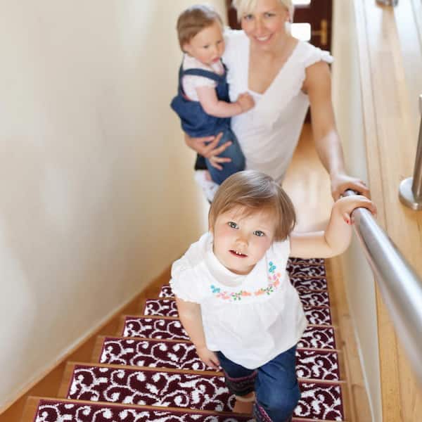 Leaves Collection Red White 9 in. x 28 in. Polypropylene Stair Tread Cover (Set of 4)