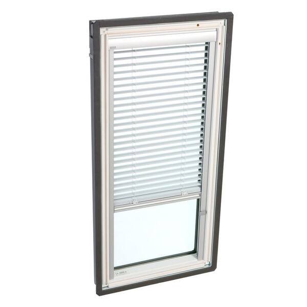 VELUX White Manually Operated Venetian Skylight Blind for VS C04 Models