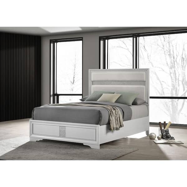 Coaster Miranda White Wood Frame Queen Panel Bed with Diamond-like Trim
