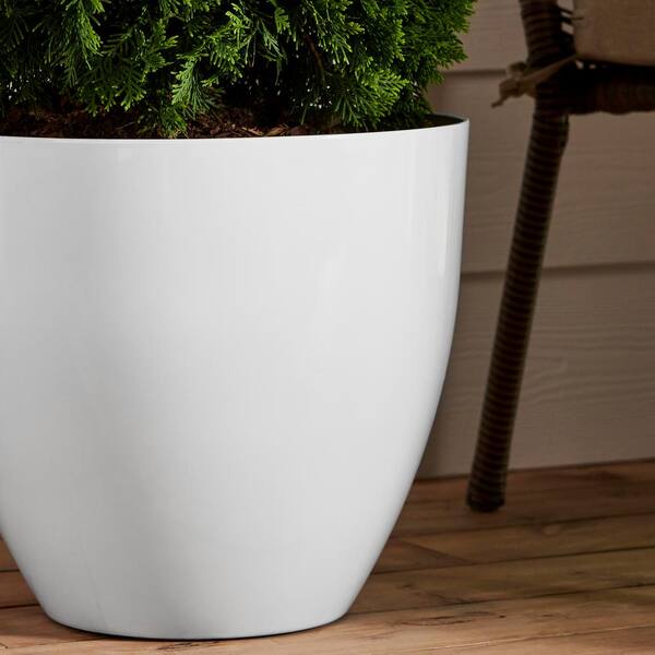 Vigoro 16 in. Cersei Large Bright White Resin Planter (16 in