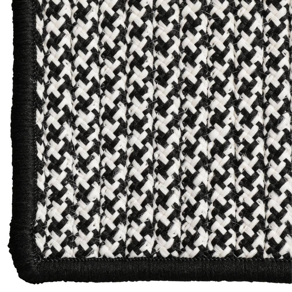 Black and White Houndstooth Reversible Synthetic Rug, 2' x 4'
