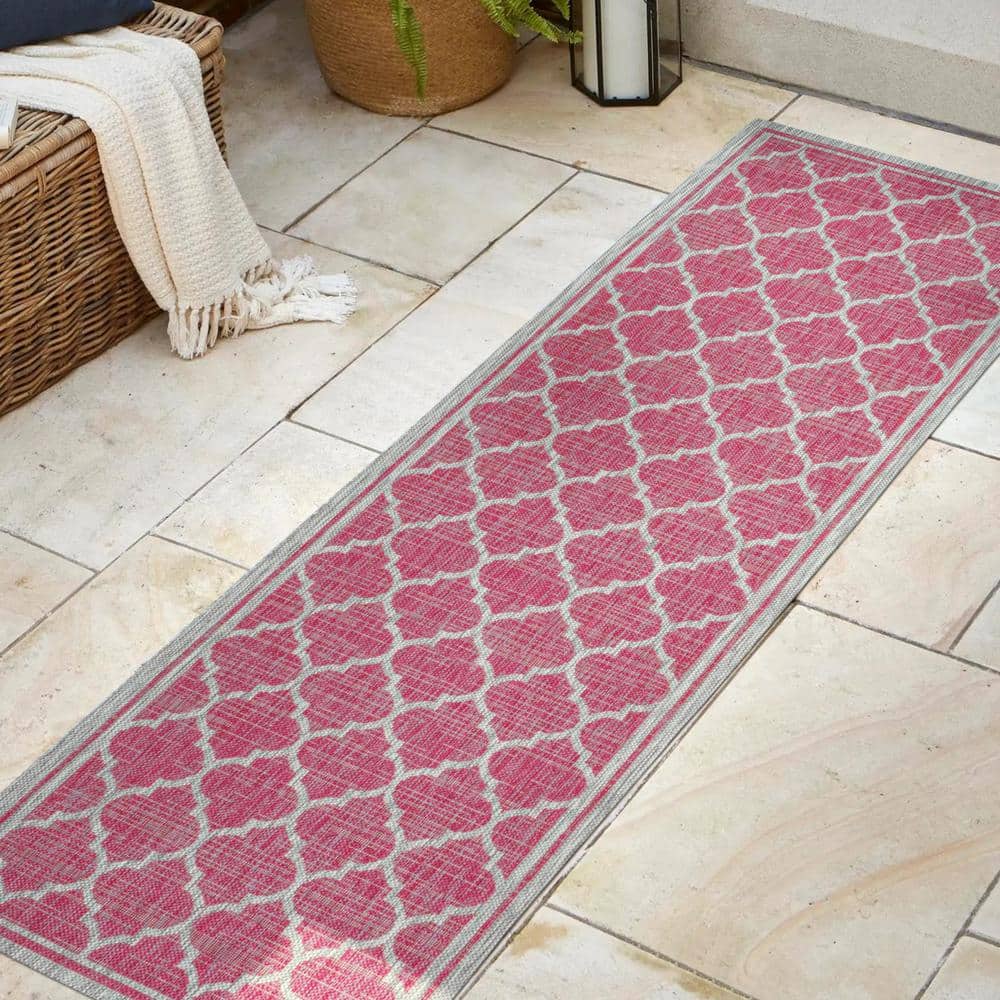 Fuchsia and Light Gray Reversible Indoor/Outdoor Trellis Rug