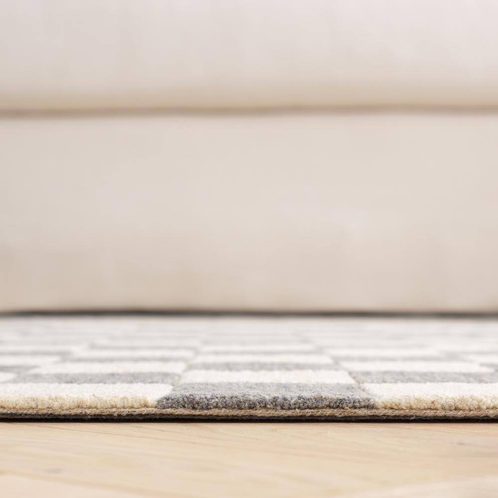 Gray and Ivory Checkered Handmade Wool Area Rug, 8' x 10'