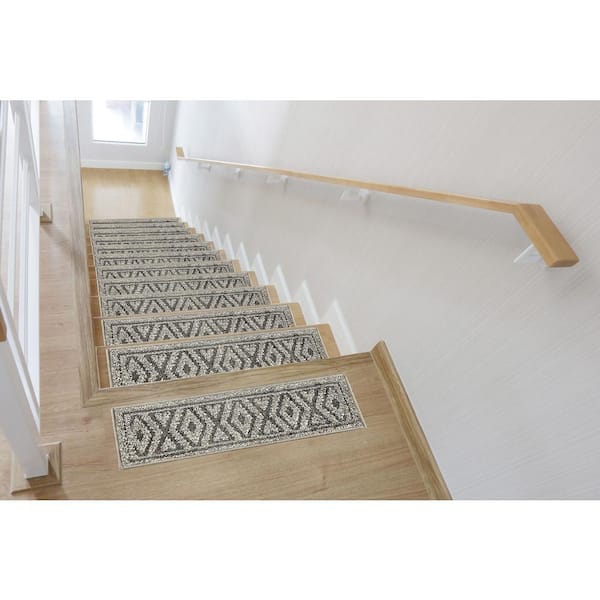 https://images.thdstatic.com/productImages/ed97e6a0-bdbc-4d94-8923-74f3dfca3bc5/svn/gray-stair-tread-covers-stair-73a-dg-7-64_600.jpg