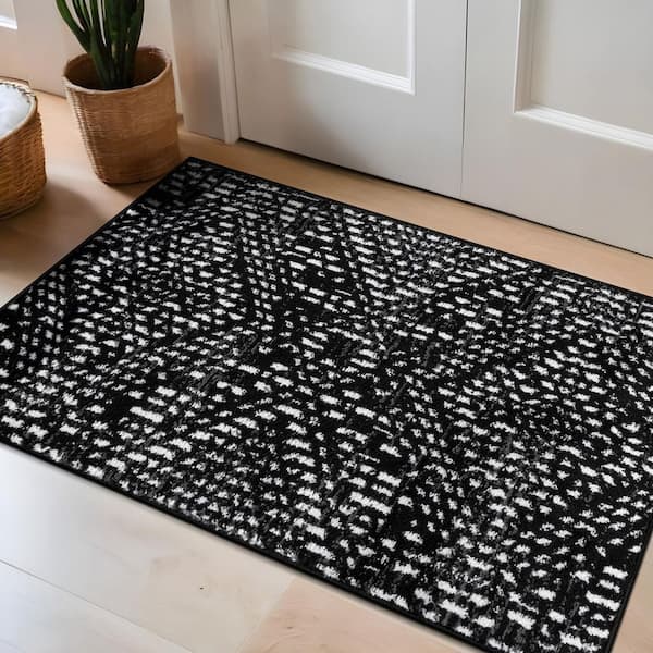 Tribal Pattern Black 2' x 3' Area Rug