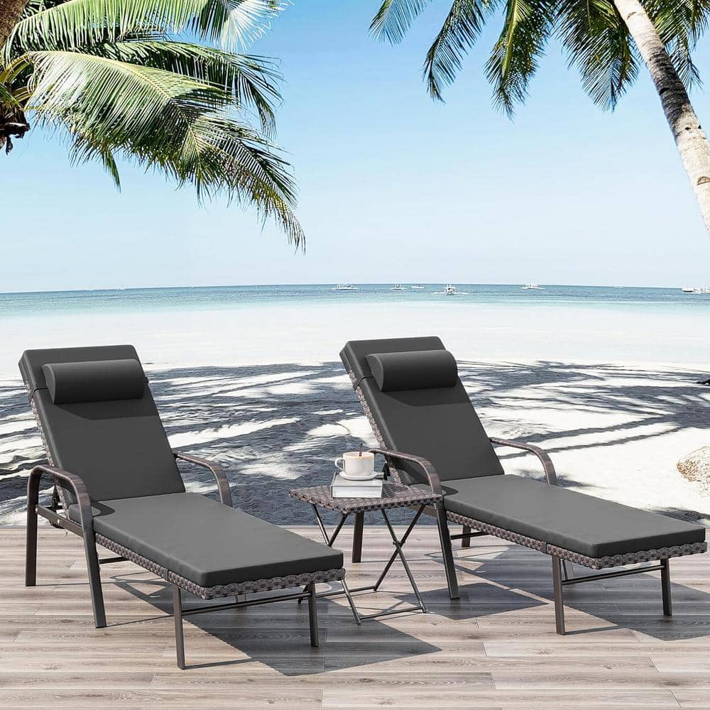 Halmuz 3-piece Wicker Outdoor Folding Chaise Lounge With Table, Armrest 