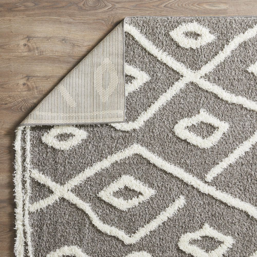 Gray Diamond Pattern 8' x 10' Synthetic Area Rug