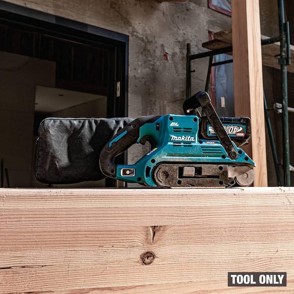 Makita 40V max XGT Brushless Cordless 3 in. x 21 in. Belt Sander