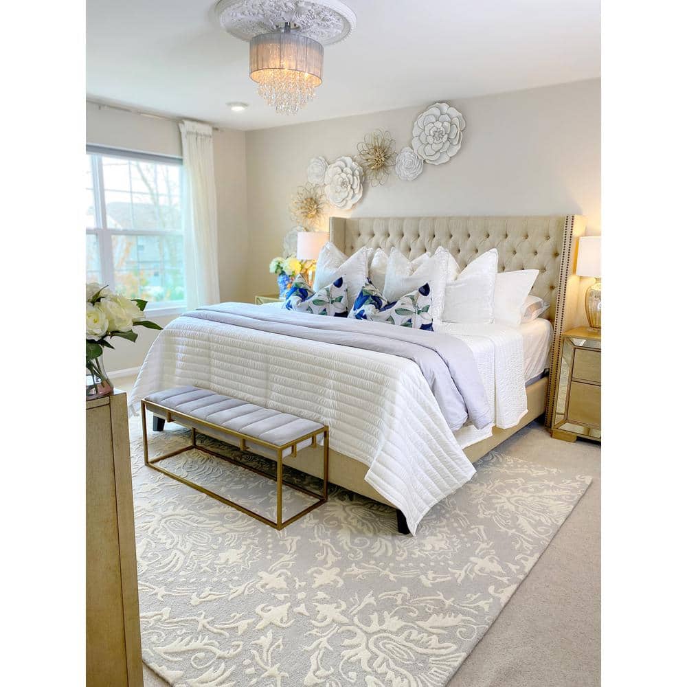 Light Grey and Ivory Floral Wool Tufted Area Rug 5' x 8'
