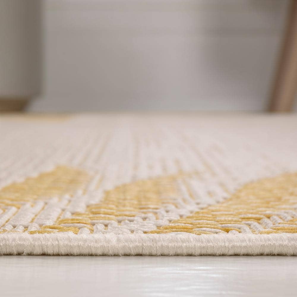 Isla Yellow and Cream Synthetic 4' x 6' Reversible Area Rug